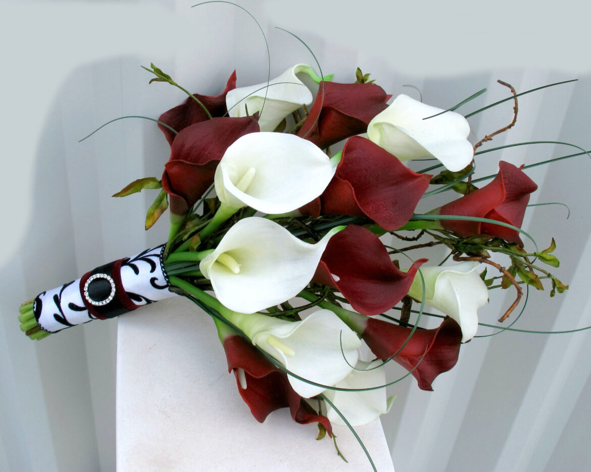 Ideas for You to Choose Lilies Wedding Bouquet - Business Weddings