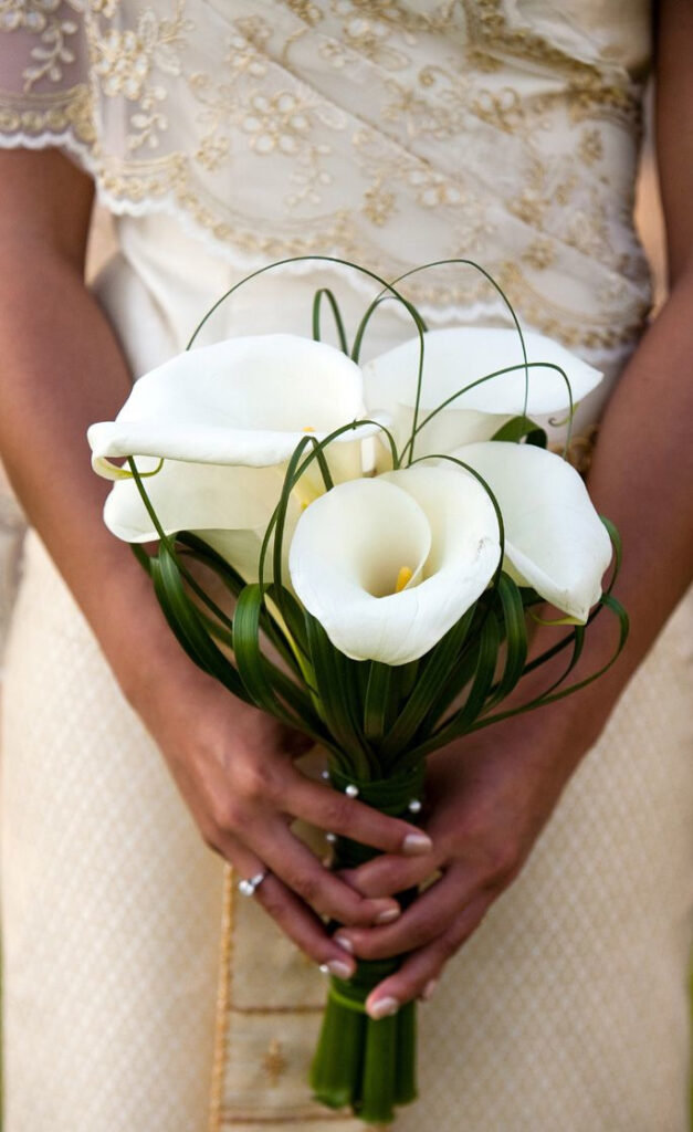 Ideas for You to Choose Lilies Wedding Bouquet